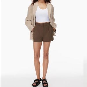 Aritzia Babaton Pleated 3" Short